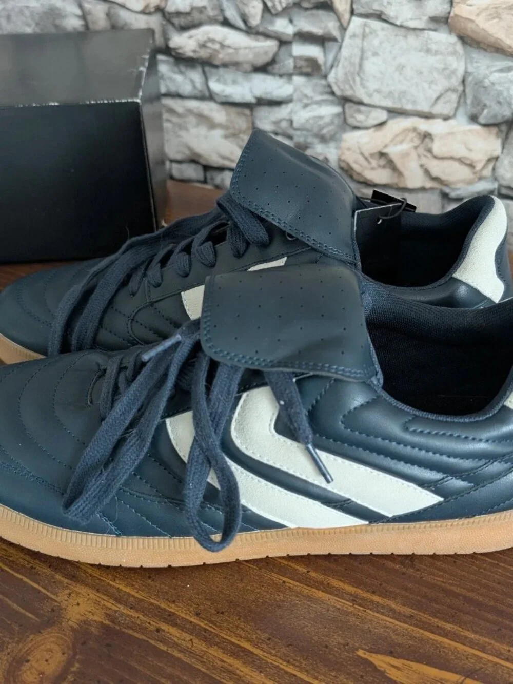 Madden NYC Mens Soccer Court Sneakers Size 11 Navy Blue Cream Gum Sole Box Tags